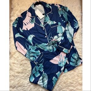 Ekouaer Women’s Size Small Tropical Print  Long Sleeve Button Down Pajama Set